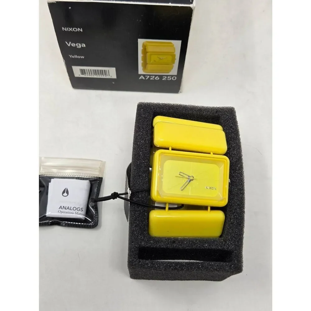 NIXON THE VEGA LOVE THE HOTNESS LADIES QUARTZ YELLOW SQUARE WATCH NEW BATTERY